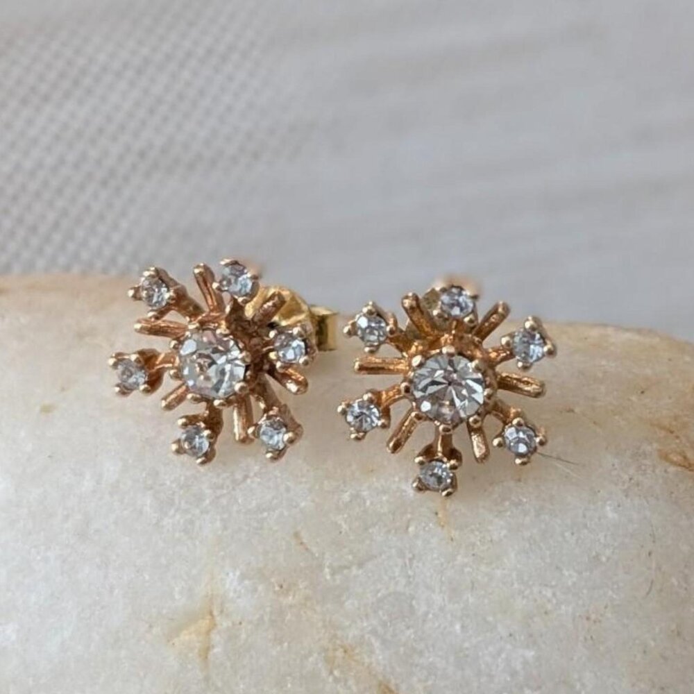 VTG Snowflake Earrings Gold Tone with Rhinestones. Super cute. Dainty. Winter